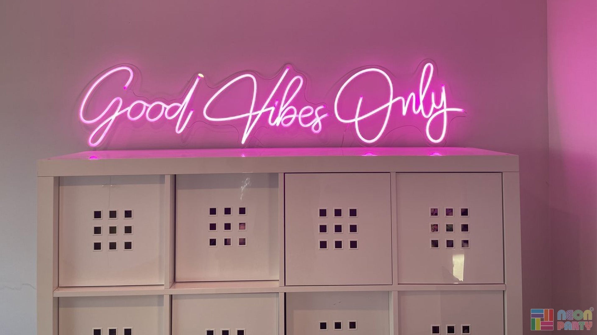 Neon Party’s 'Good Vibes Only' Neon Signs Light Up Family Atmosphere